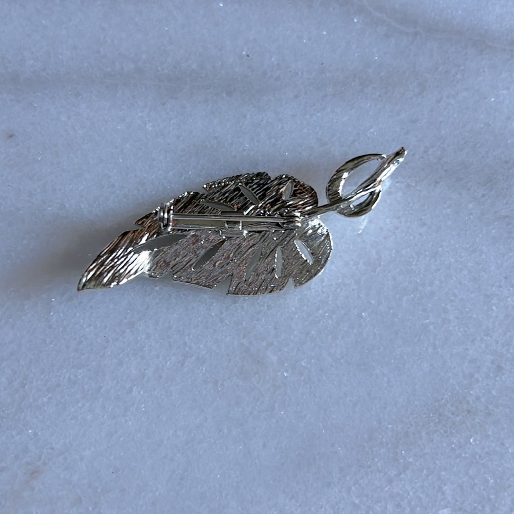 Vintage Leaf Silvery Sparkly Rhinestone Brooch/Pin - Picture 2 of 7